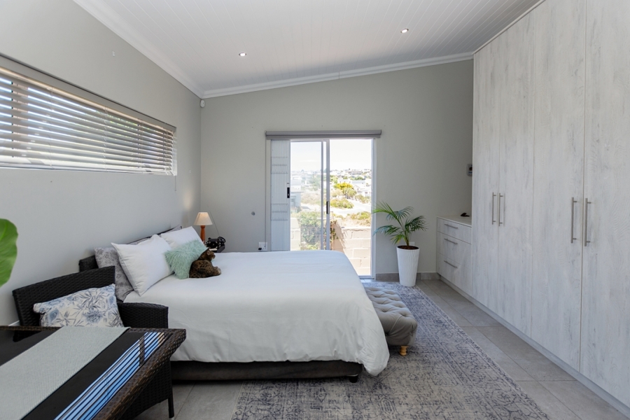 5 Bedroom Property for Sale in Myburgh Park Western Cape